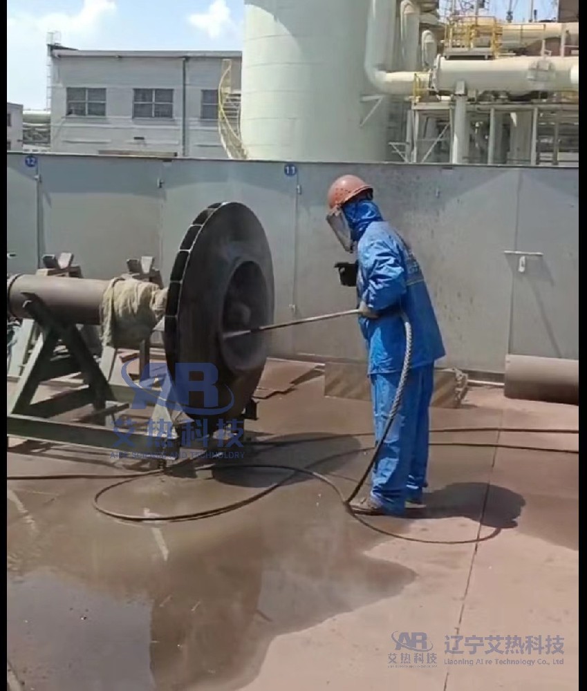 山西太原某钢厂应用水切割机进行安全切割除锈作业